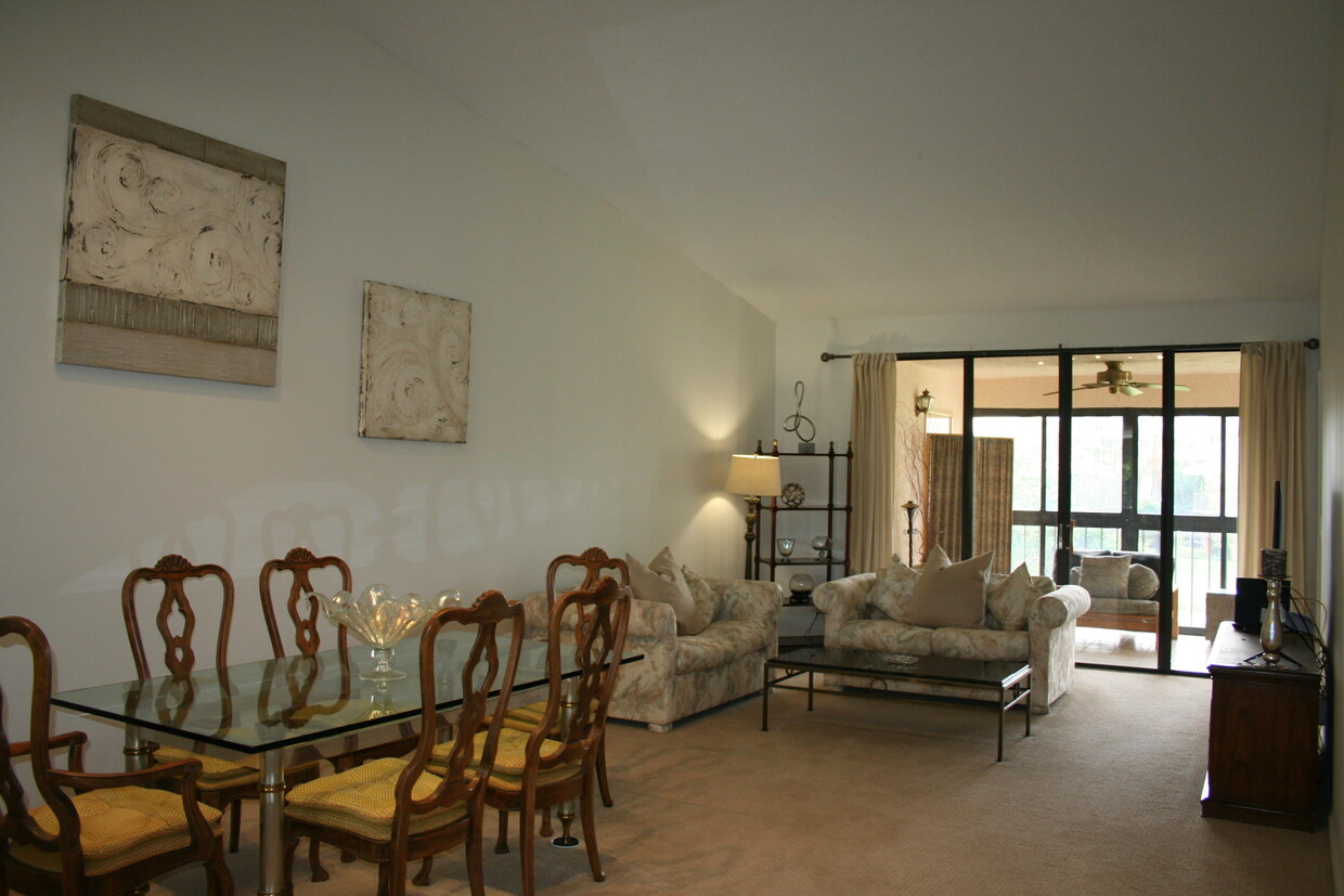 Foto principal - 7458 Victory Ln
