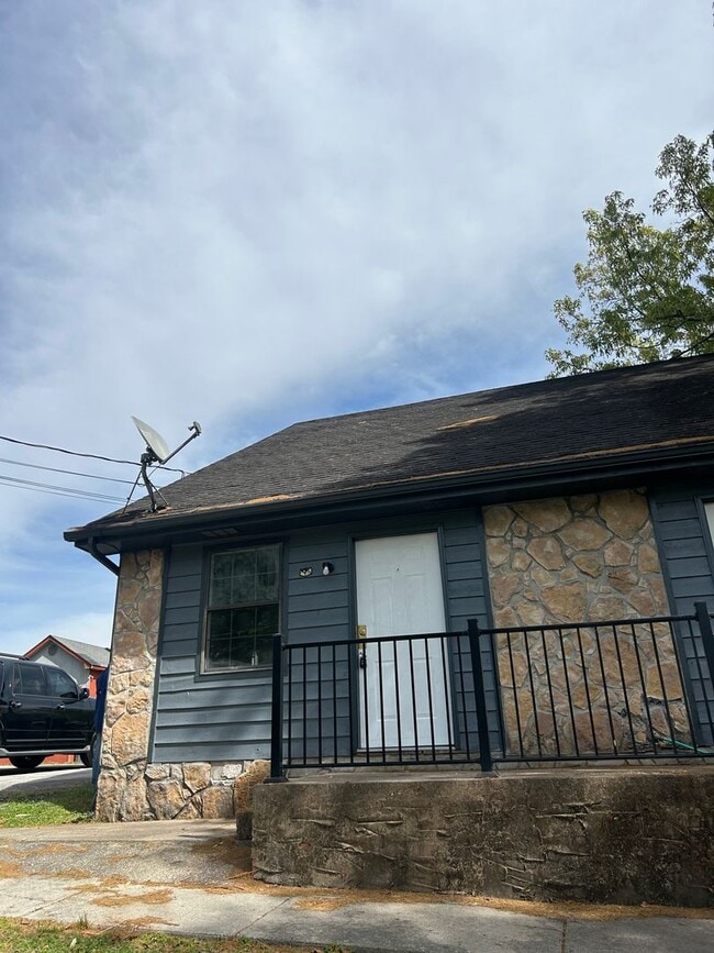 Building Photo - 406 Alice Dr