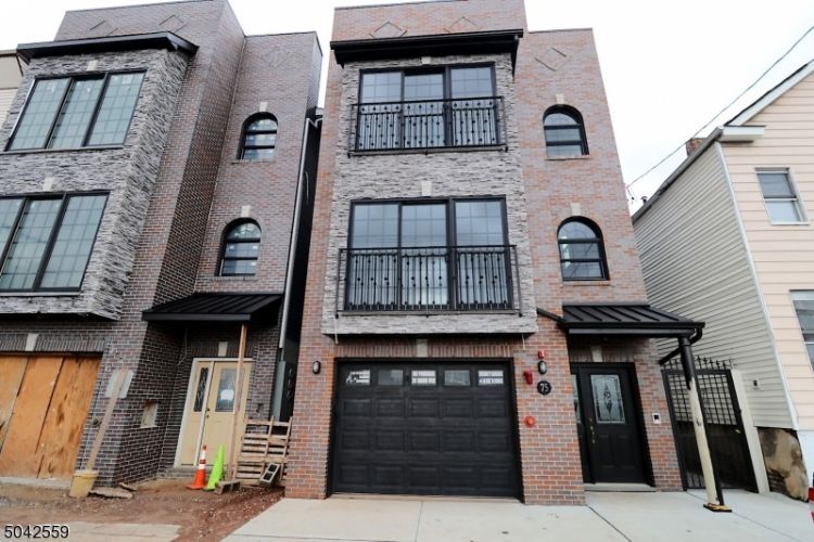 Primary Photo - 75 Ferguson St