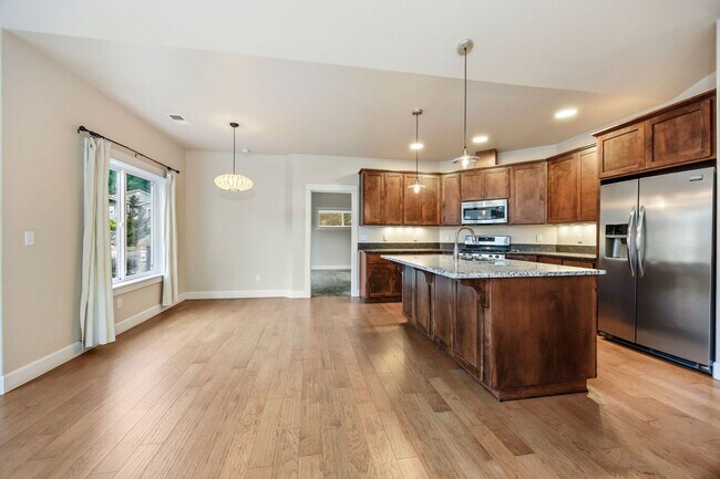 Foto del edificio - Newer Unfurnished Home One Mile from Downt...