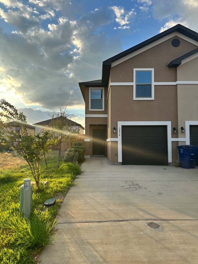 Building Photo - 1834 Port Louisiana Dr