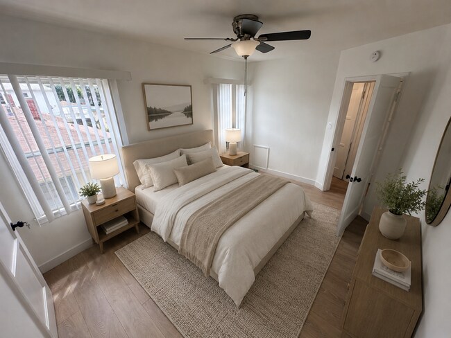 Foto del edificio - 1424 E Wilson Unit C