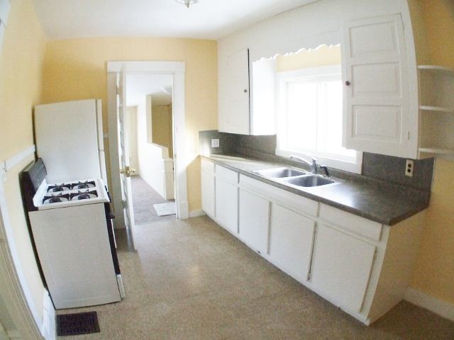Building Photo - 2 br, 1 bath  - 1552 Coit Ave NE # 2 #2 upper