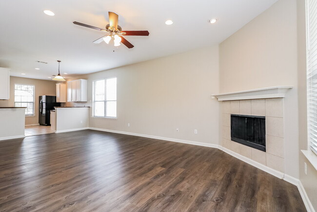 Foto del edificio - 408 Lead Creek Dr