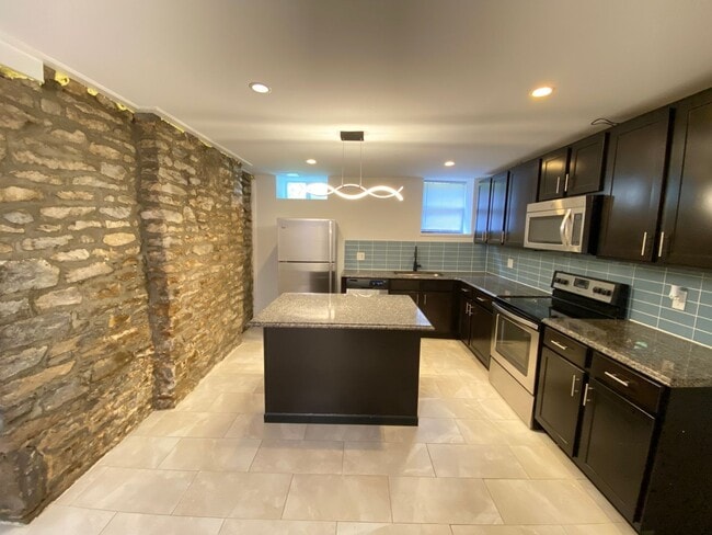 Building Photo - 877 Dennison Ave