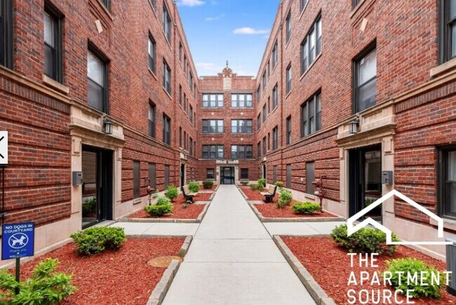 Photo - 2205 W Eastwood Ave Apartment