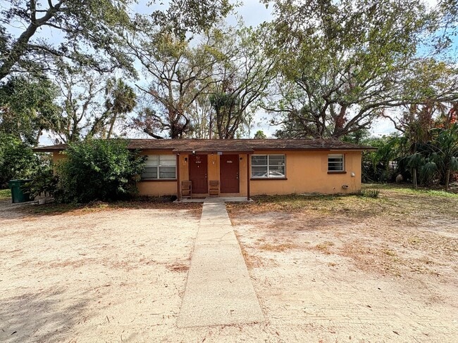 1215-1217 59th Ave E - 1215-1217 59th Ave E Apartment