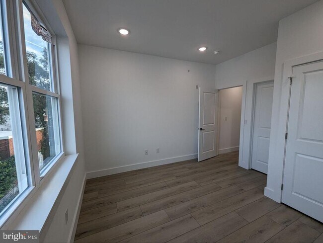 Building Photo - 147 N Gross St