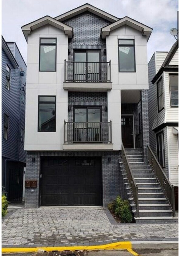 Exterior - 366 Armstrong Ave