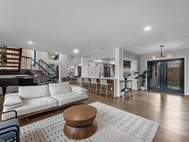 Foto del edificio - 5041 Nina Lee Ln