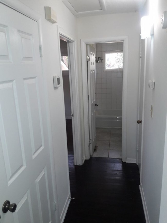 Building Photo - Coming Soon Cozy Duplex off The Plaza