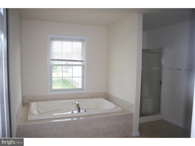Building Photo - 529 Stone Ridge Dr