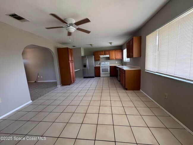 Foto del edificio - 1148 Newbern St NE