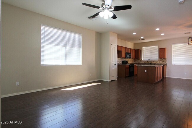 Foto del edificio - 1554 E Prickly Pear Pl