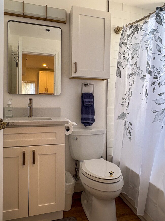 Full bathroom - 4 Stickney Ave