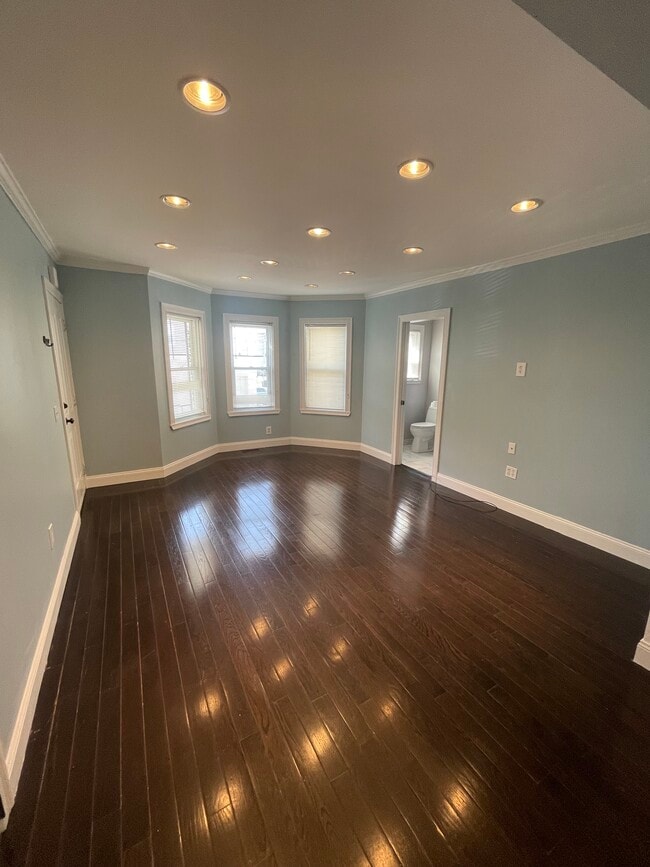 Building Photo - 99 Plain St