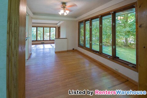 Building Photo - 2988 Pilot Knob Rd