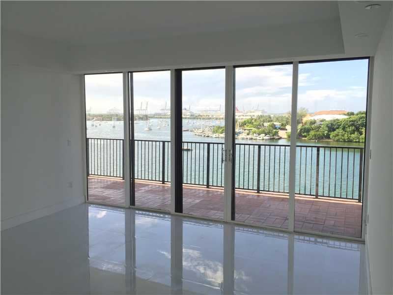 Primary Photo - 1000 Venetian Way