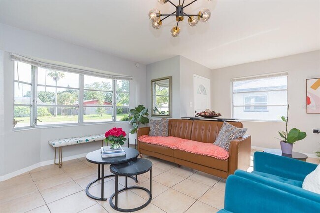 Foto del edificio - 782 90th Ave N