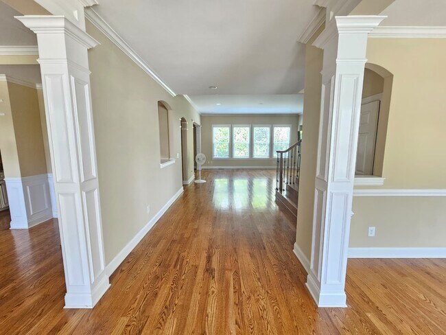 Foto del edificio - 1530 Bledsoe Ln