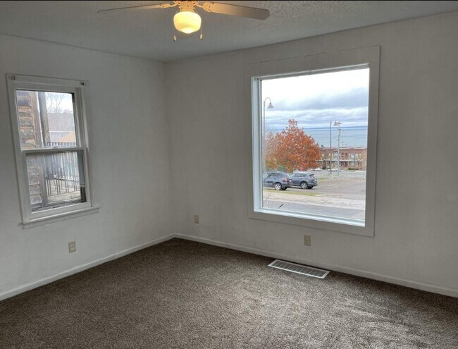 Foto del edificio - 627 E 5th St