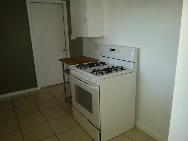 Building Photo - 3Bed/2Bath House w/1-Car Garage, Great Yar...