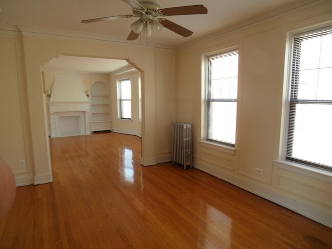 Building Photo - 1222 W Farwell Ave