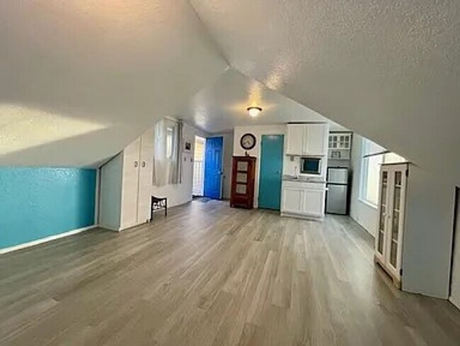 Foto del edificio - Spacious 2 Bedroom / 2 Bathroom Apartment in the Heart of Ocean Park – Available Now!