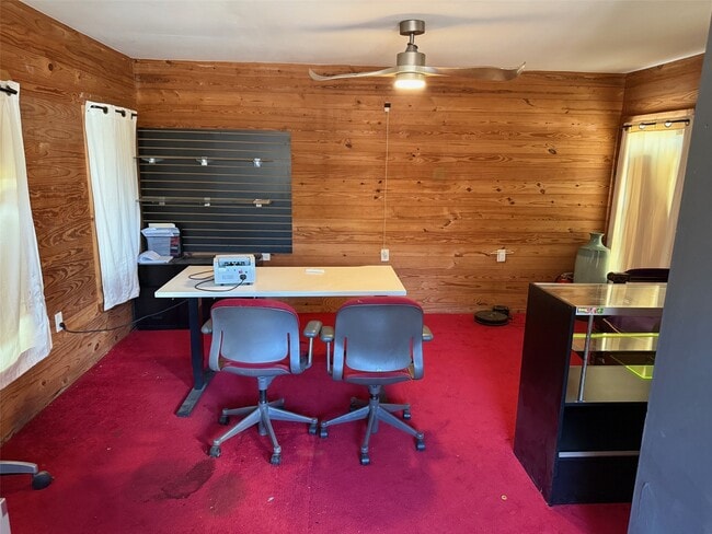 Foto del edificio - 951 Elkhart St