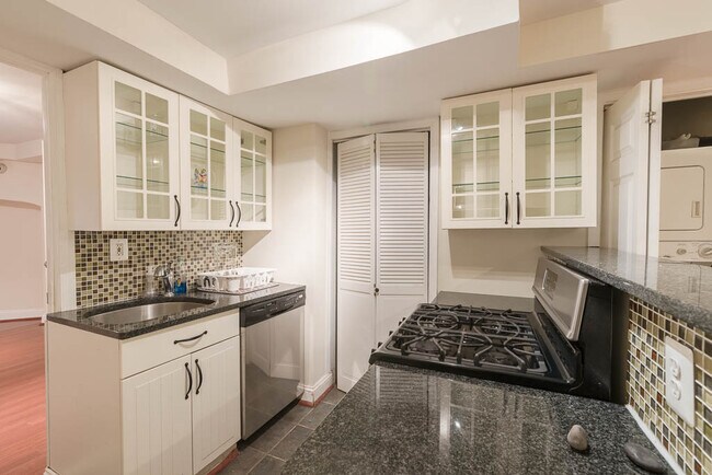 Foto del edificio - 3424 13th St NW