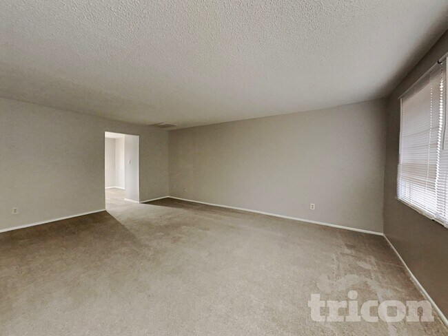 Foto del edificio - 13215 N 42nd St