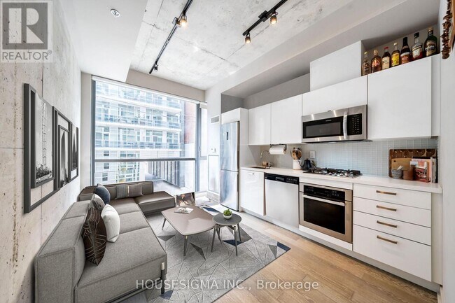 Building Photo - 39 Brant St