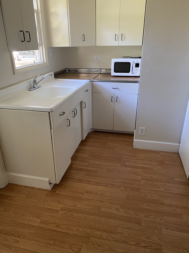 Kitchen unit B - 4388 Second St