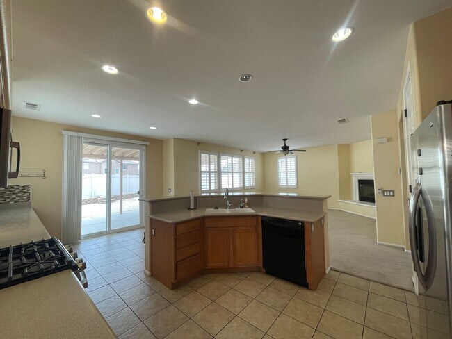 Foto del edificio - Palmdale 5 Bedrooms + 3 Bathroooms