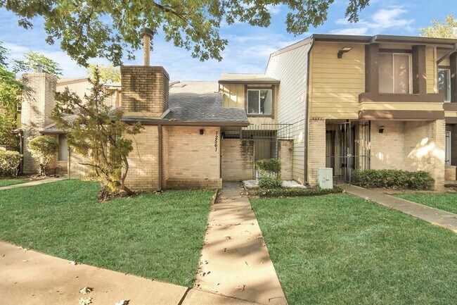 Building Photo - 12561 Wellington Park Dr