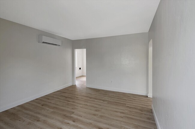 Foto del edificio - 1965 SW 17th Ct