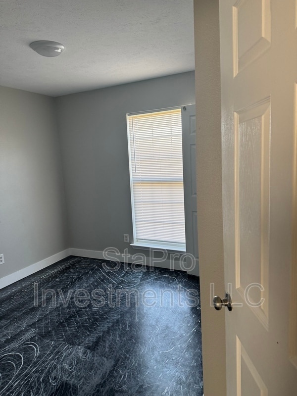 Building Photo - 128 Village Pl