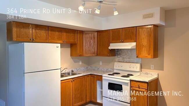 Building Photo - COZY 3 BEDROOM 1 BATH - WEST SANDWICH TOWN...