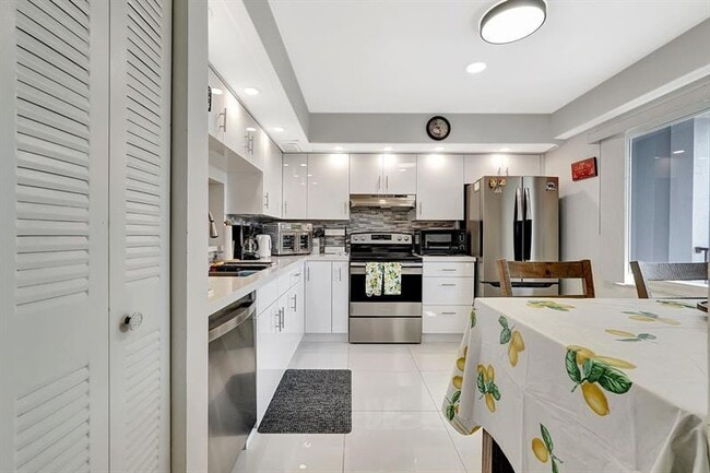 Foto del edificio - 1401 SW 128th Terrace