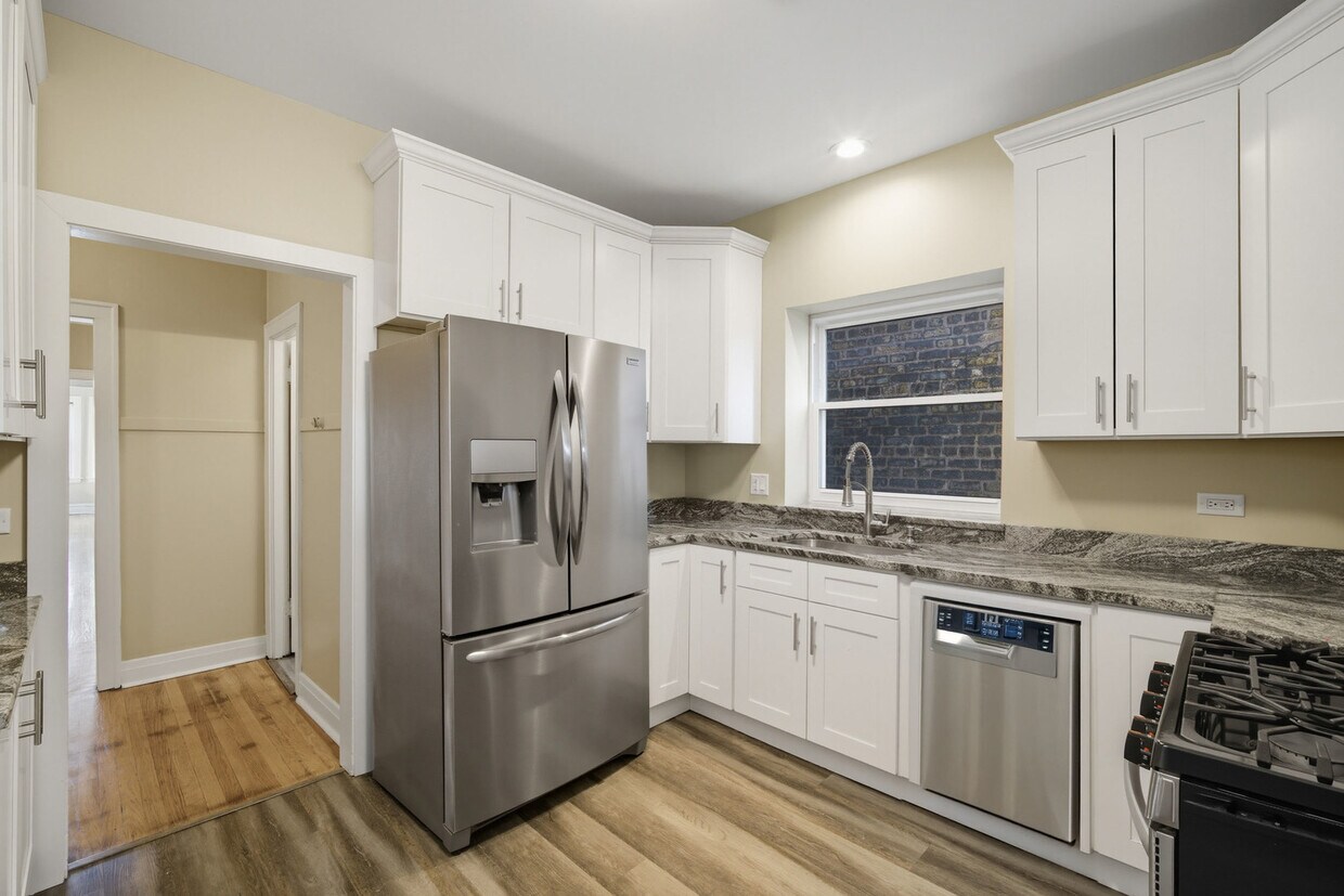 Foto principal - 4831 W Roscoe St