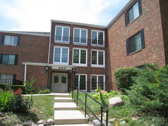 Building Photo - 520 Biesterfield Rd