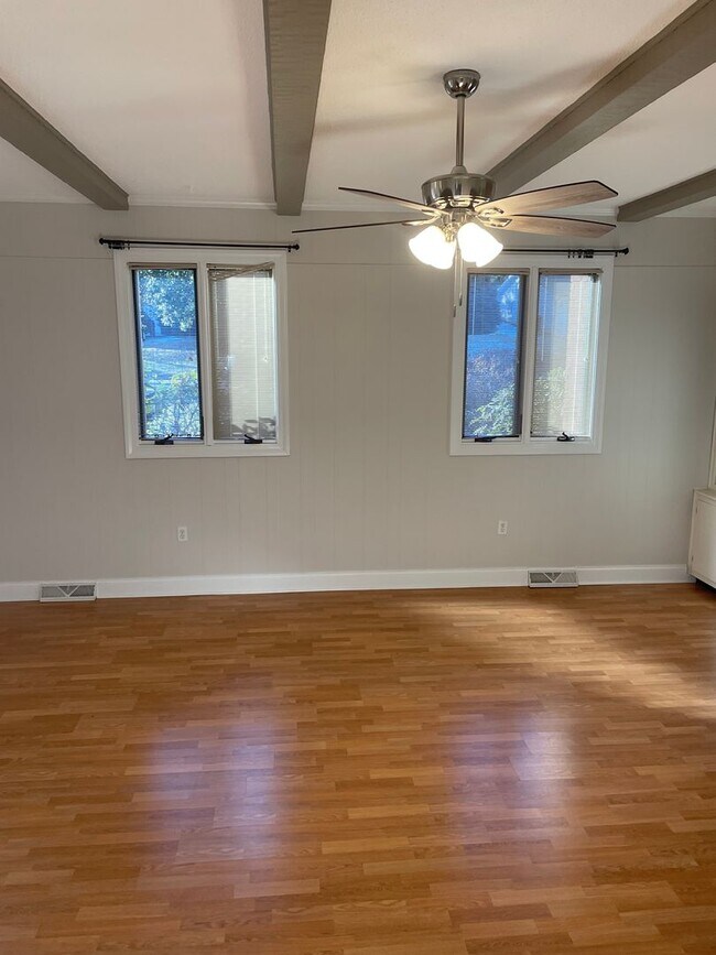 Building Photo - Spacious 3 Bedroom Off Dolly Madison Rd YA...