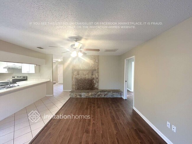 Foto del edificio - 916 Tarawood Ln