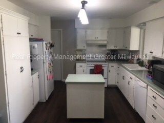 Foto del edificio - Great Three Bedroom in a Four Family Building