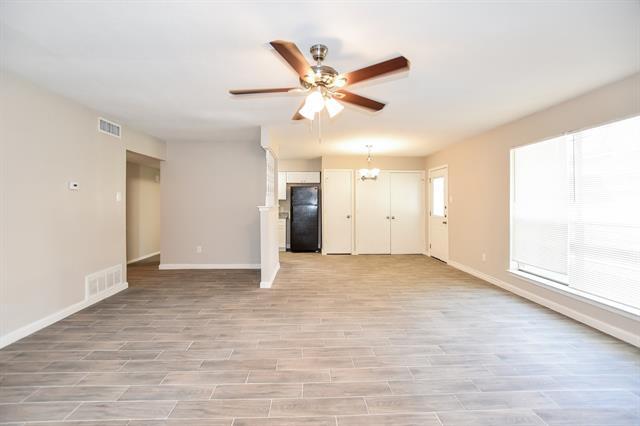 Foto del edificio - 1559 Willowbrook St