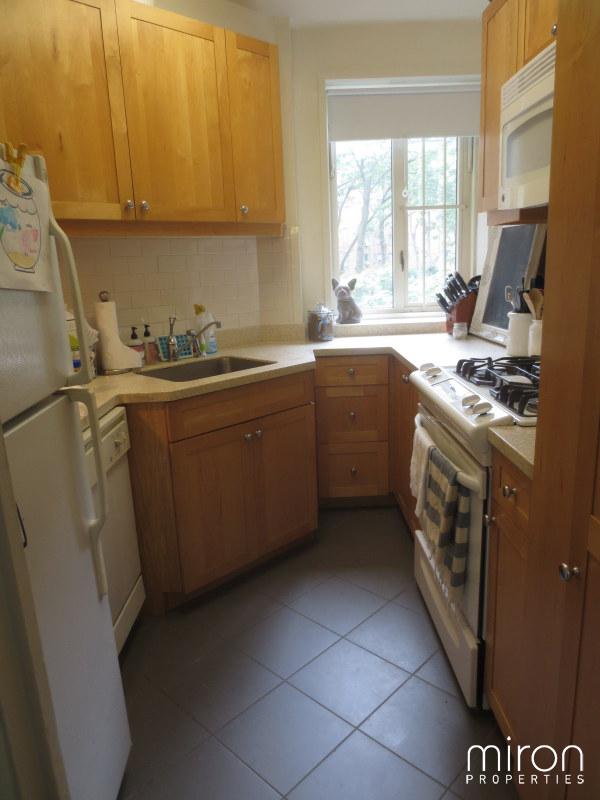 Building Photo - 321 Avenue C