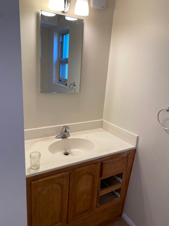 Bath - 2489 Pierce Ave