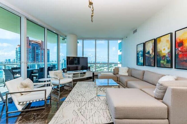 Foto del edificio - 100 South Pointe Dr