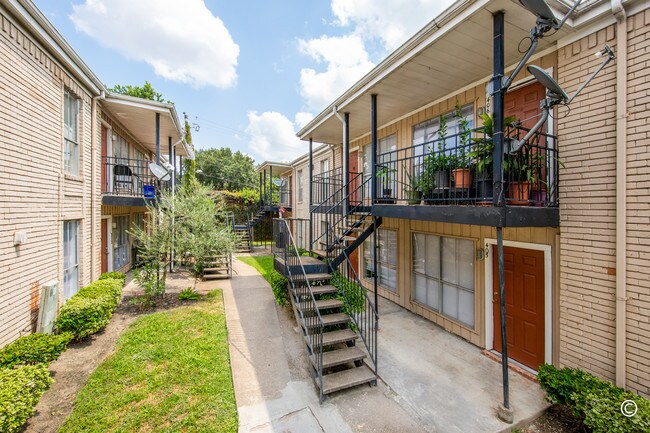 Braeswood Plaza Apartments Houston, TX