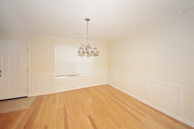 Building Photo - 104 Hidden Creek Dr